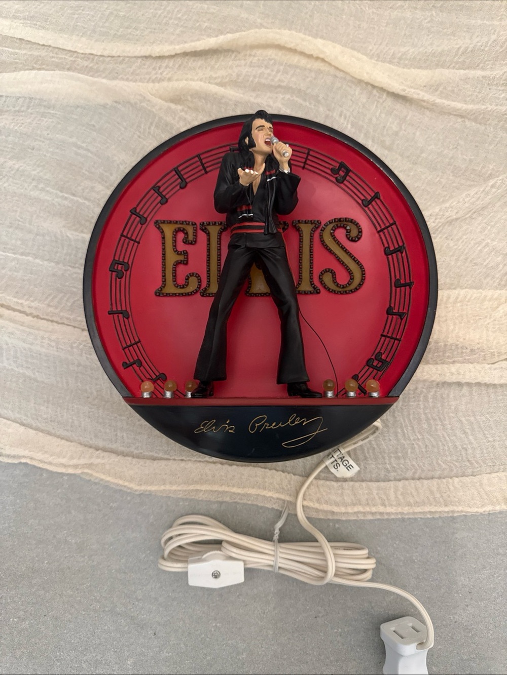 Red Decorative Headphone Stand / Figurine